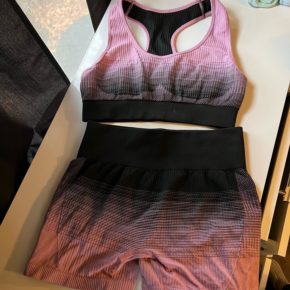 Seamless sports work out set